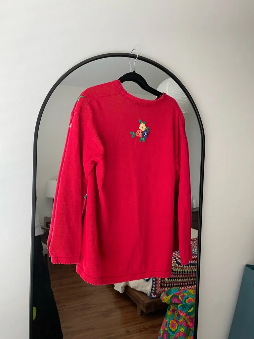 Vintage red knit flower embroidered cardigan sweater - Picture 5 of 6